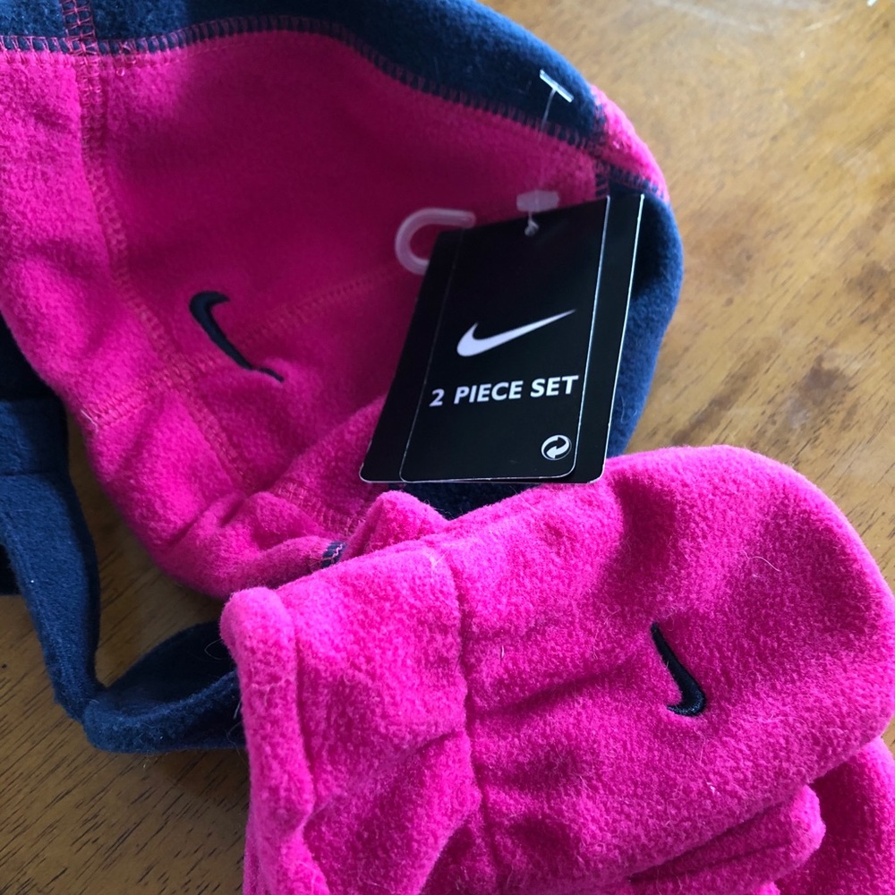 Nike Toddler 2-Piece Fleece Hat & mittens NWT